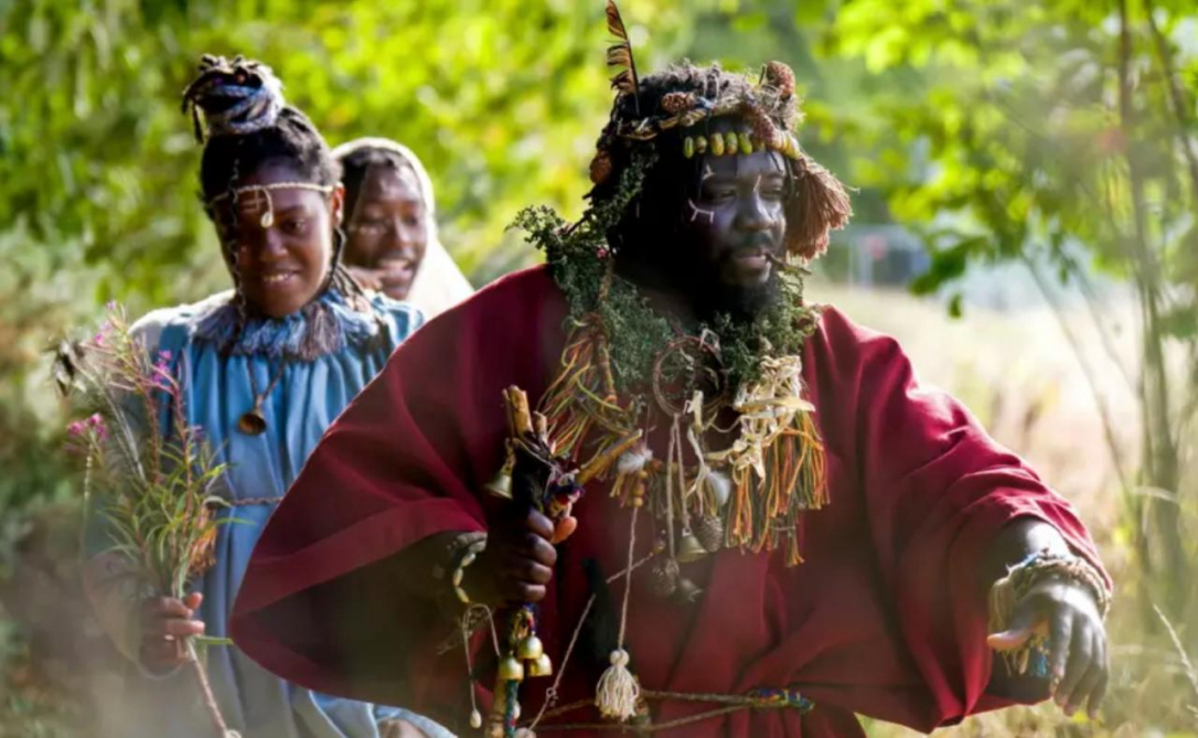 В Британии суд выселил «короля и королеву» мигрантов из шотландского леса