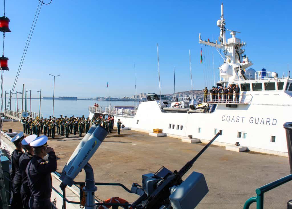 Российский корабль «Расул Гамзатов» пришвартовался в порту Баку