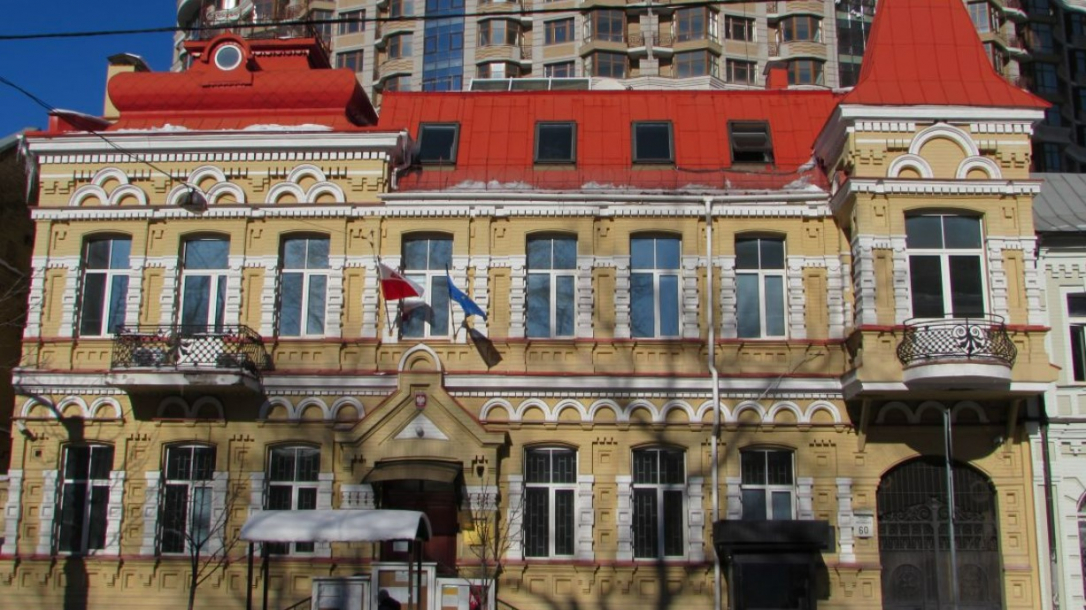 Российская ракета угодила в посольство Польши в Киеве