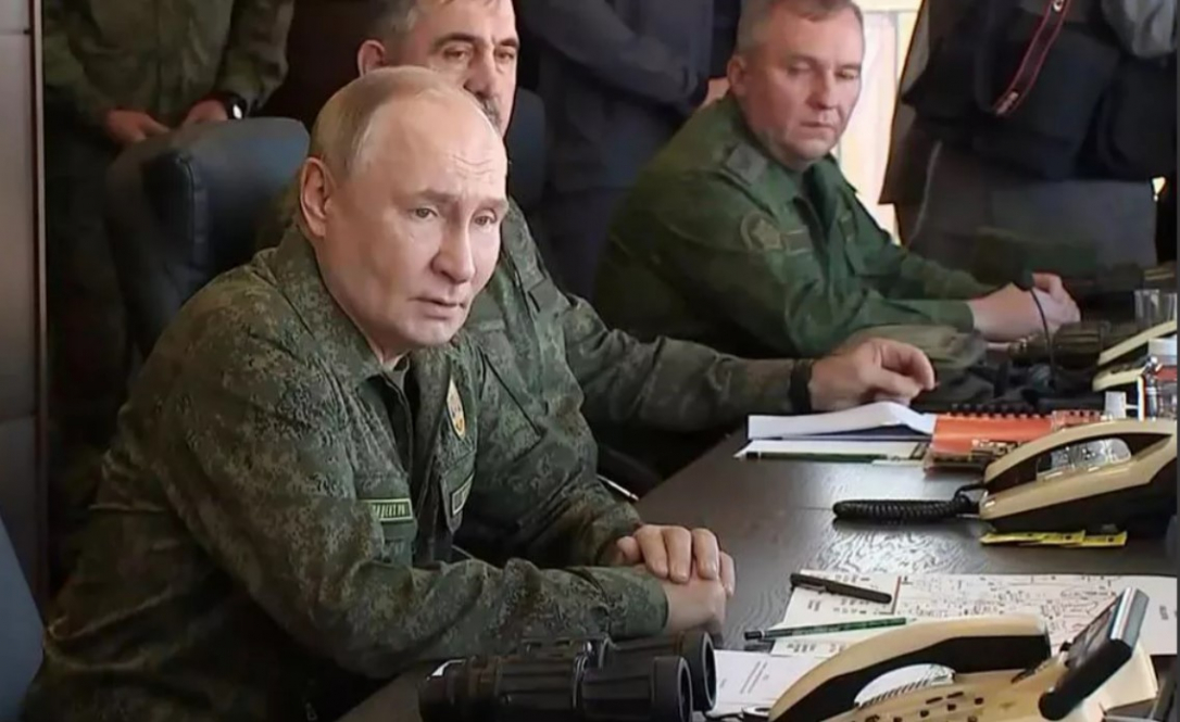 «Президент РФ» на нашивке. Путин появился на учениях