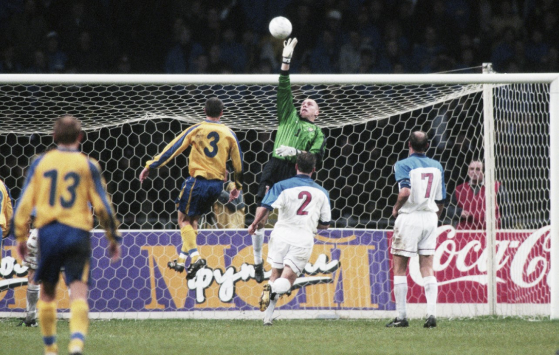 Экс-тренер сборной России призвал поиграть в футбол для прекращения войны в Украине