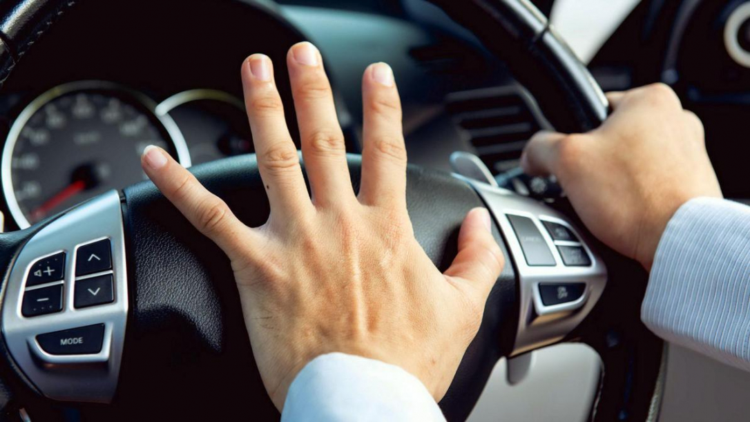 Дорожная полиция напомнила водителям, когда можно использовать сигнал