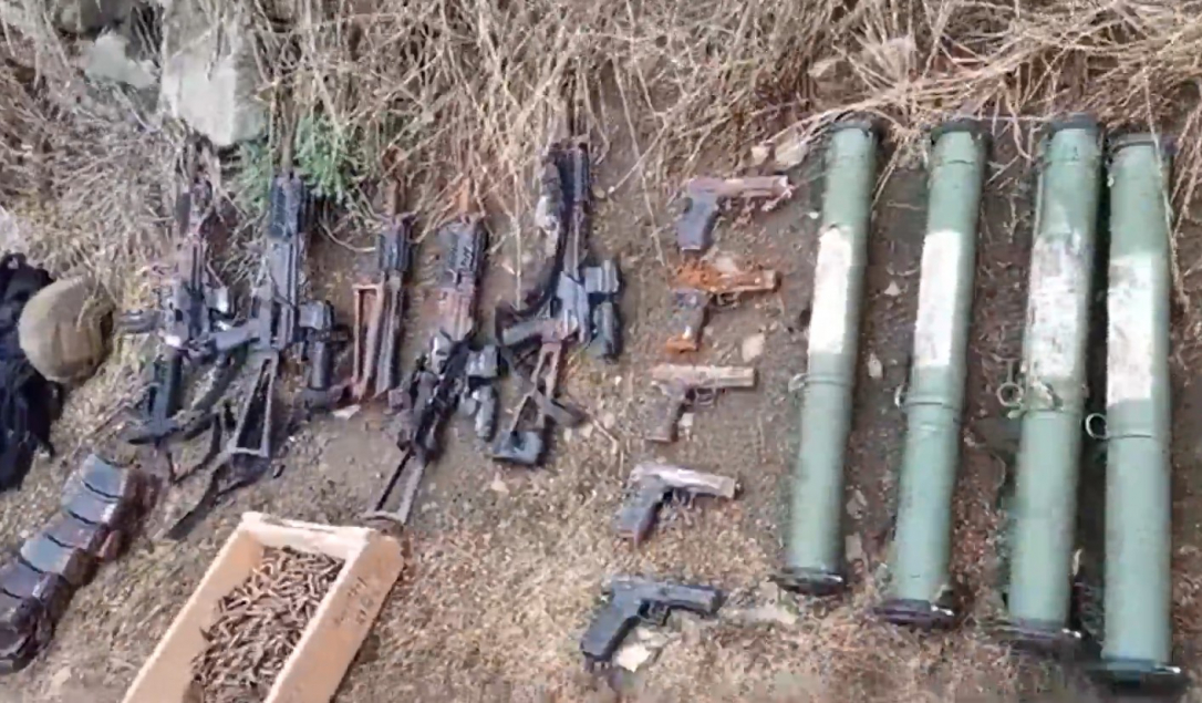 СГБ и МВД выявили тайники с оружием в Шуше