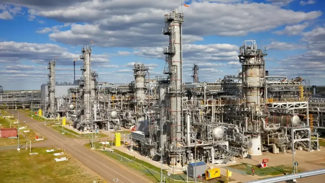 Казахстан сократил поставки сырья в Россию из-за удара Украины