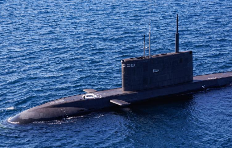 Российская подлодка всплыла у берегов Франции