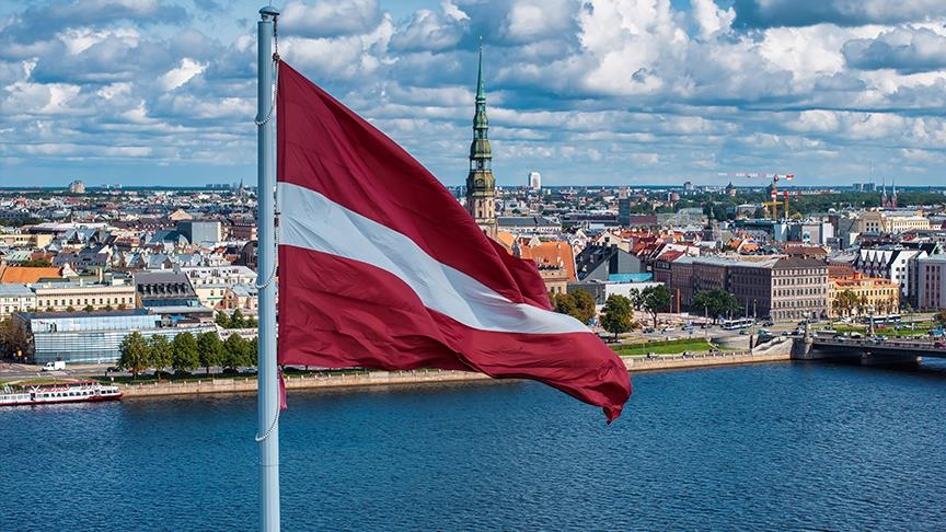 Латвия высылает сотни россиян