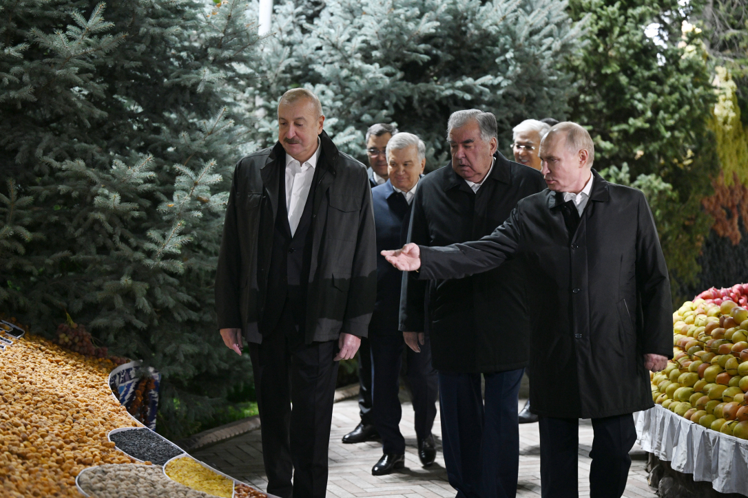 Ильхам Алиев на неофициальном ужине в Душанбе