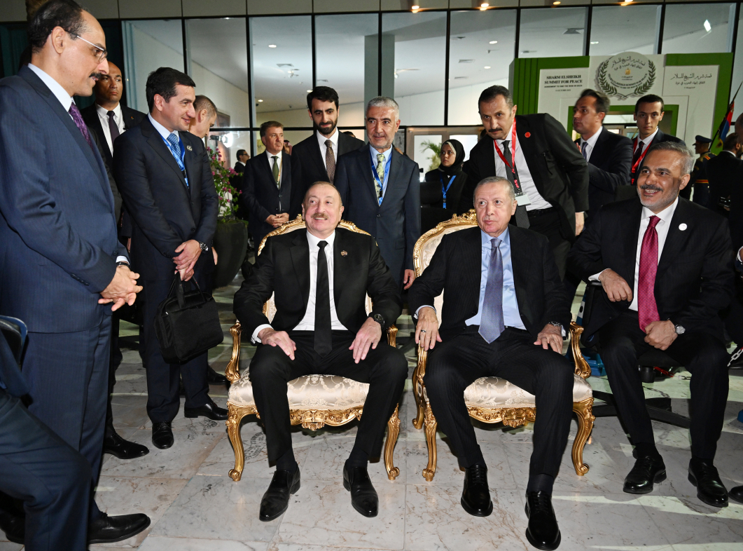 Пресс-служба Алиева показала кадры его визита в Египет