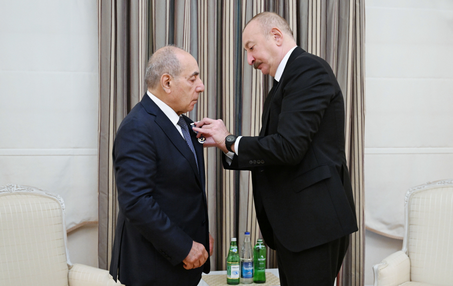 Ильхам Алиев вручил Ягубу Эюбову орден "Истиглал"