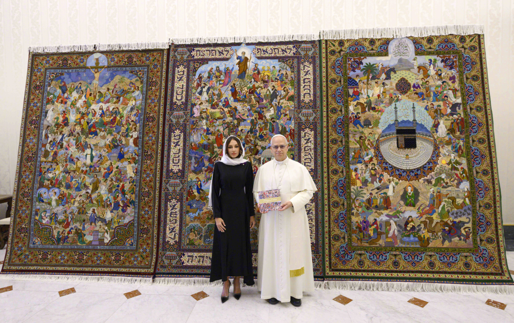 Азербайджанские ковры объединили три религии в Ватикане
