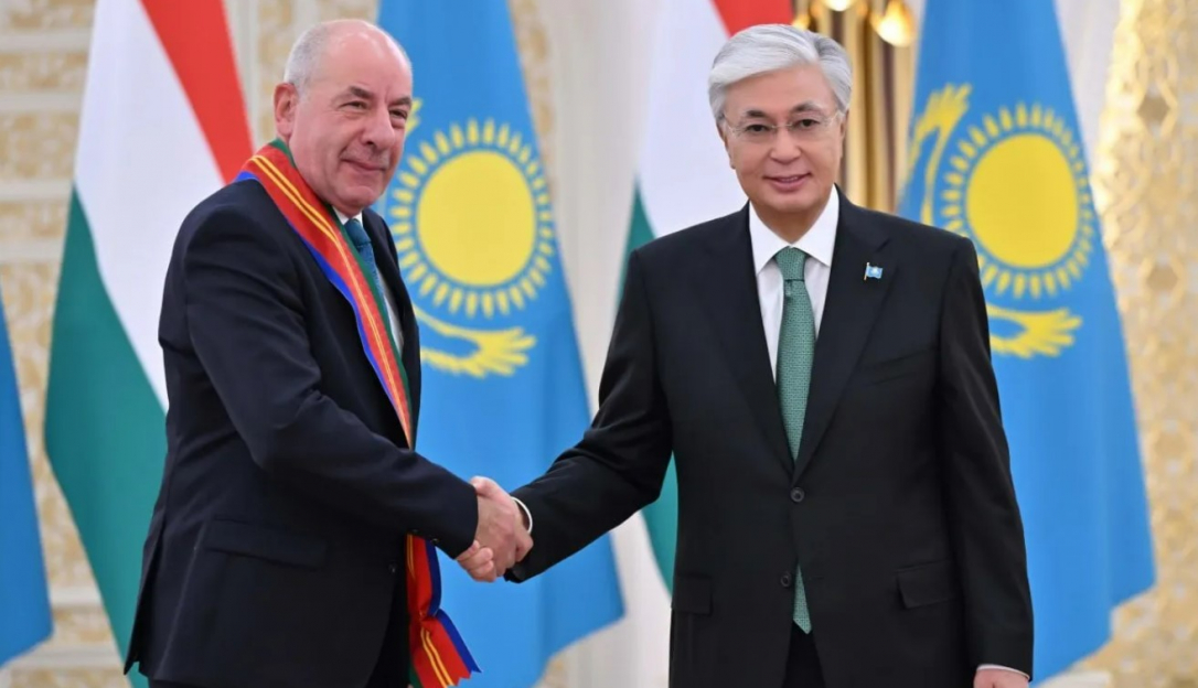 Токаев наградил венгерского президента орденом