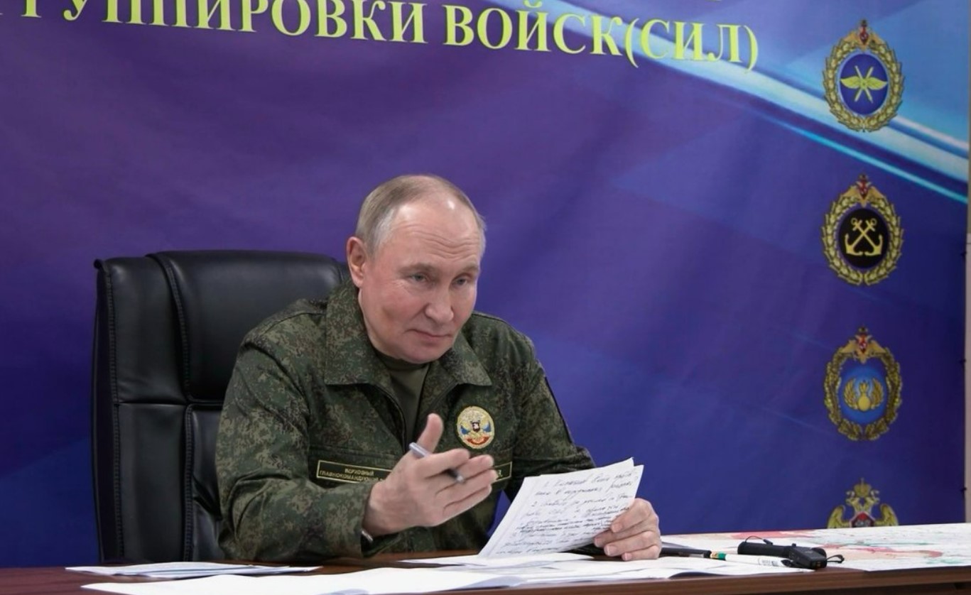 Путин провел совещание с командующими в зоне боевых действий 1 Путин провел совещание с командующими в зоне боевых действий