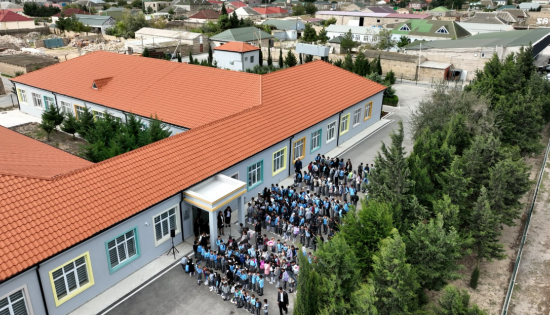 Фонд Гейдара Алиева реконструировал школу в Хазарском районе