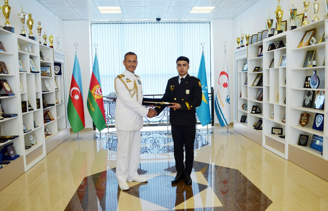 Лейтенант Гасымов получил «Кортик чести» от имени командующего ВМС Италии