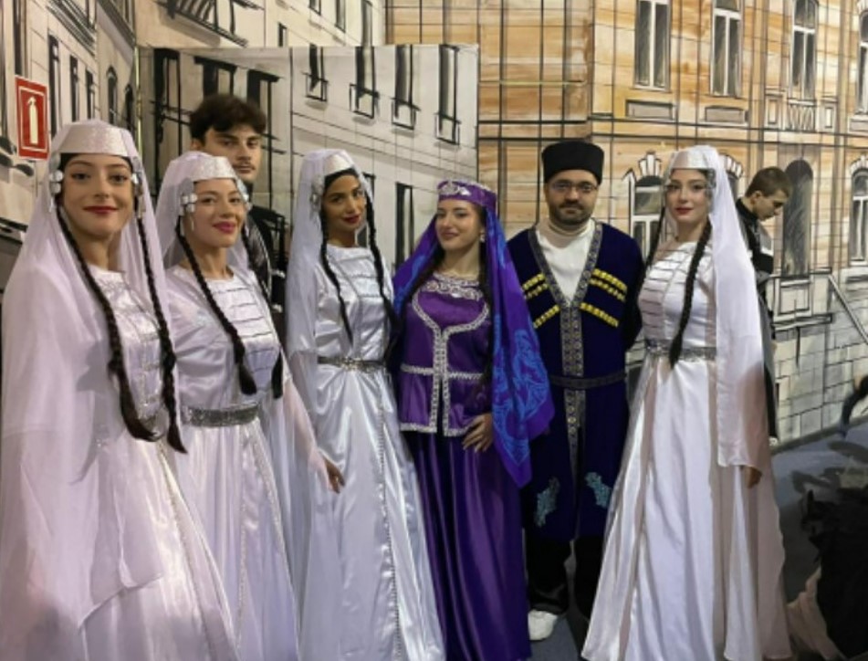 Восточный колорит Азербайджана покорил участников фестиваля в Бельгии