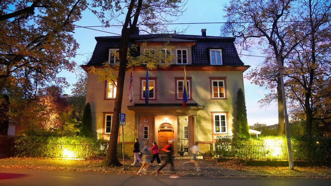 Венесуэла закрыла посольство в Осло после «нобелевки» Мачадо