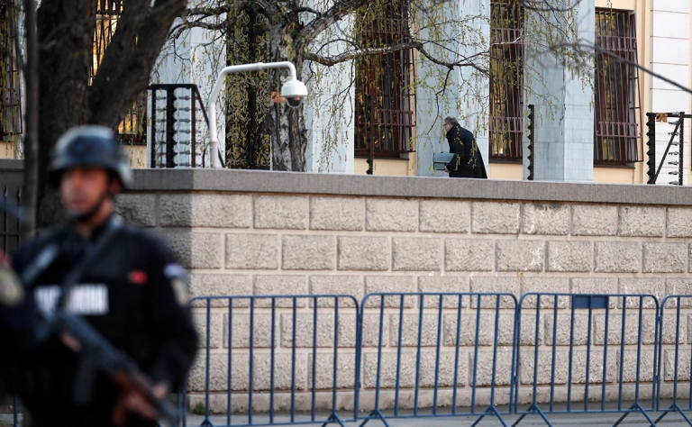 В Румынии мужчина попытался протаранить посольство России