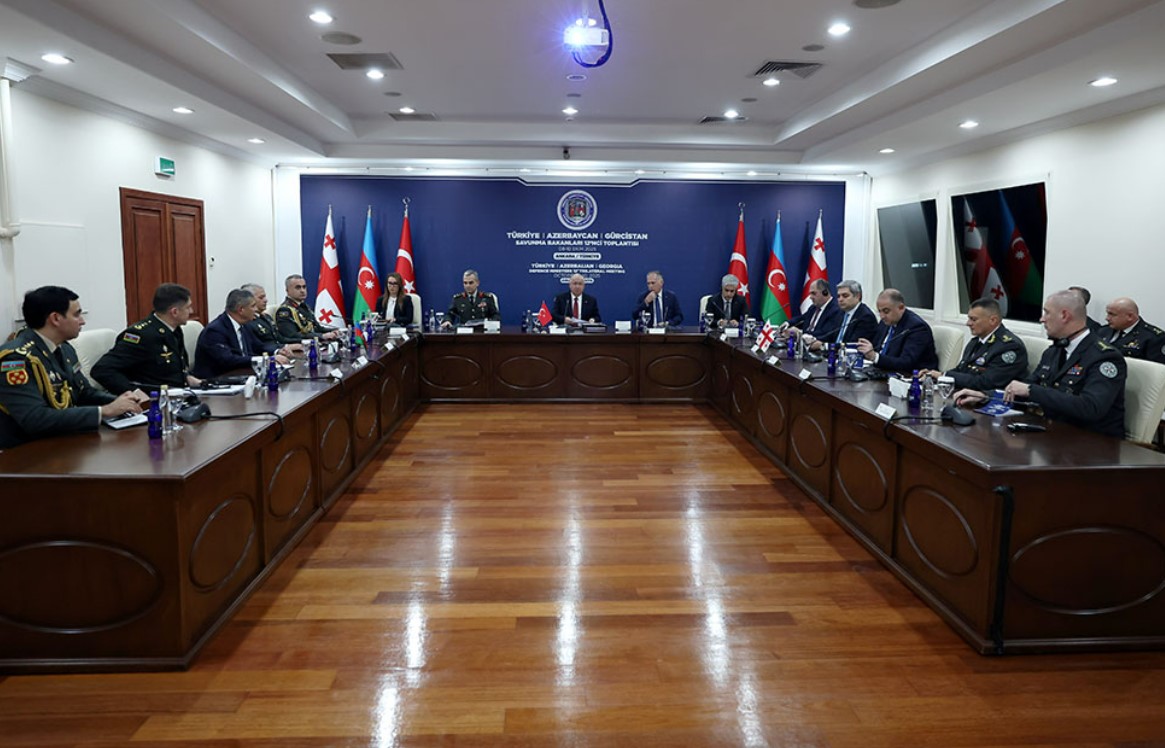 Закир Гасанов назвал подписание декларации с Арменией важным шагом к миру 1 Закир Гасанов назвал подписание декларации с Арменией важным шагом к миру