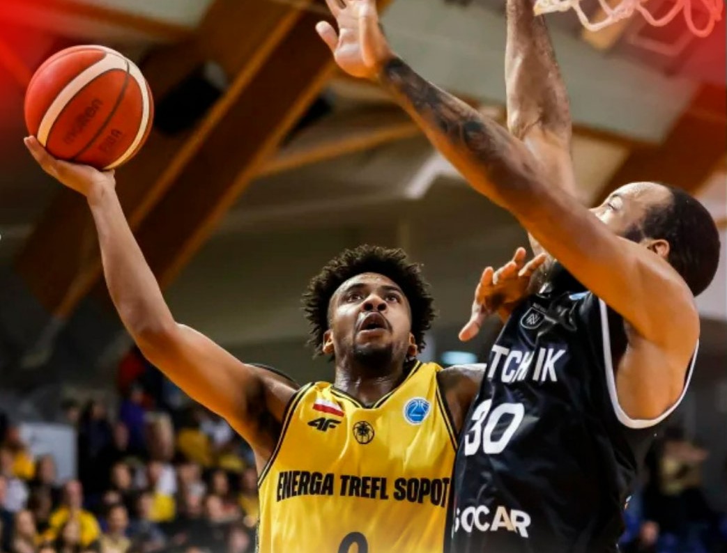 Баскетболисты "Нефтчи" проиграли в гостях польскому клубу