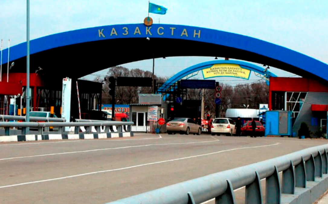 На границе Казахстана и России — транспортный коллапс