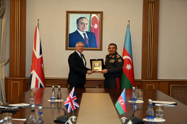 Закир Гасанов обсудил с Фергюсом Олдом военное сотрудничество