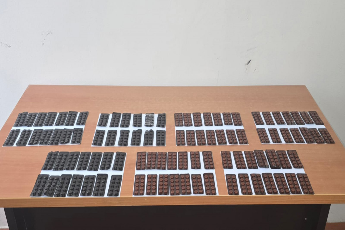 Из Ирана в Азербайджан пытались переправить дроном около 1000 таблеток метадона 1 Из Ирана в Азербайджан пытались переправить дроном около 1000 таблеток метадона