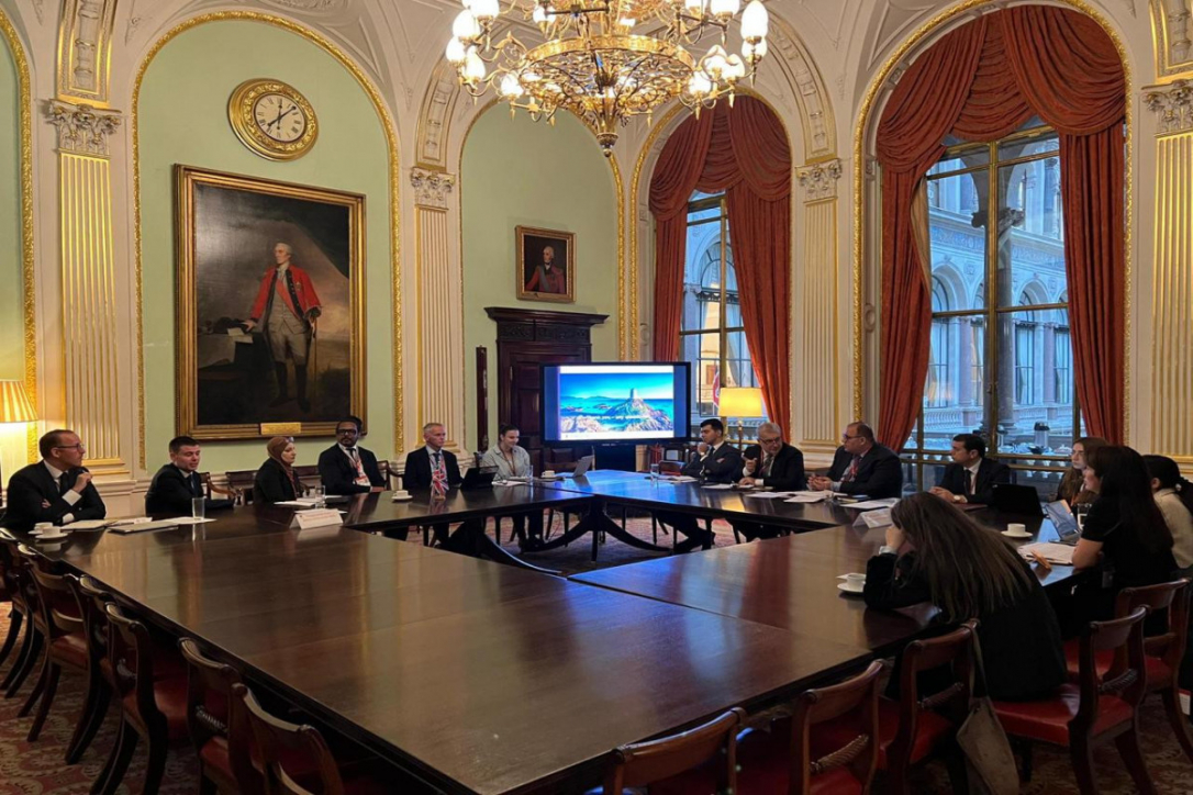 Баку и Лондон провели консульские консультации