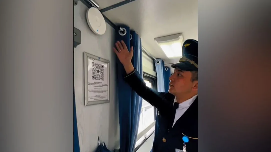 В Казахстане запустили Starlink в пассажирском поезде