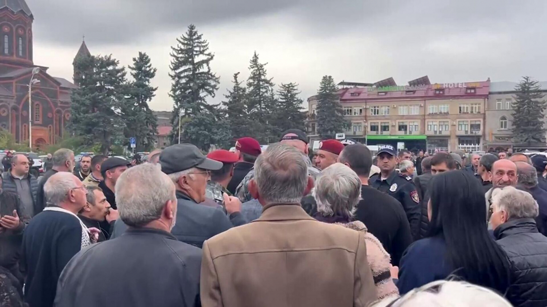 В Армении возросло число задержанных после акции у мэрии Гюмри