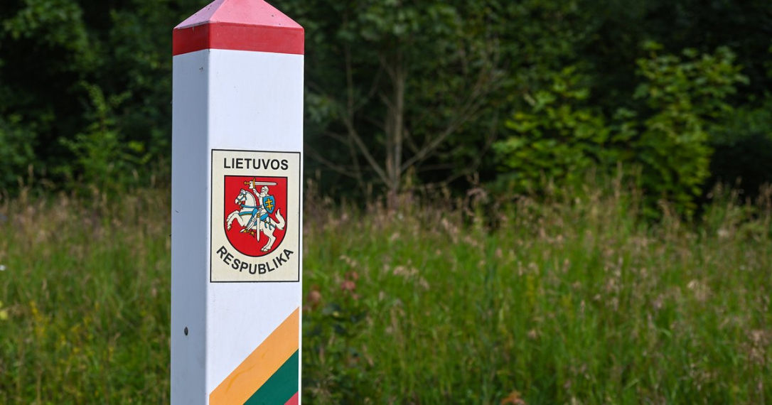 Литва остановит транзит грузов "Лукойла" и "Роснефти" в Калининградскую область