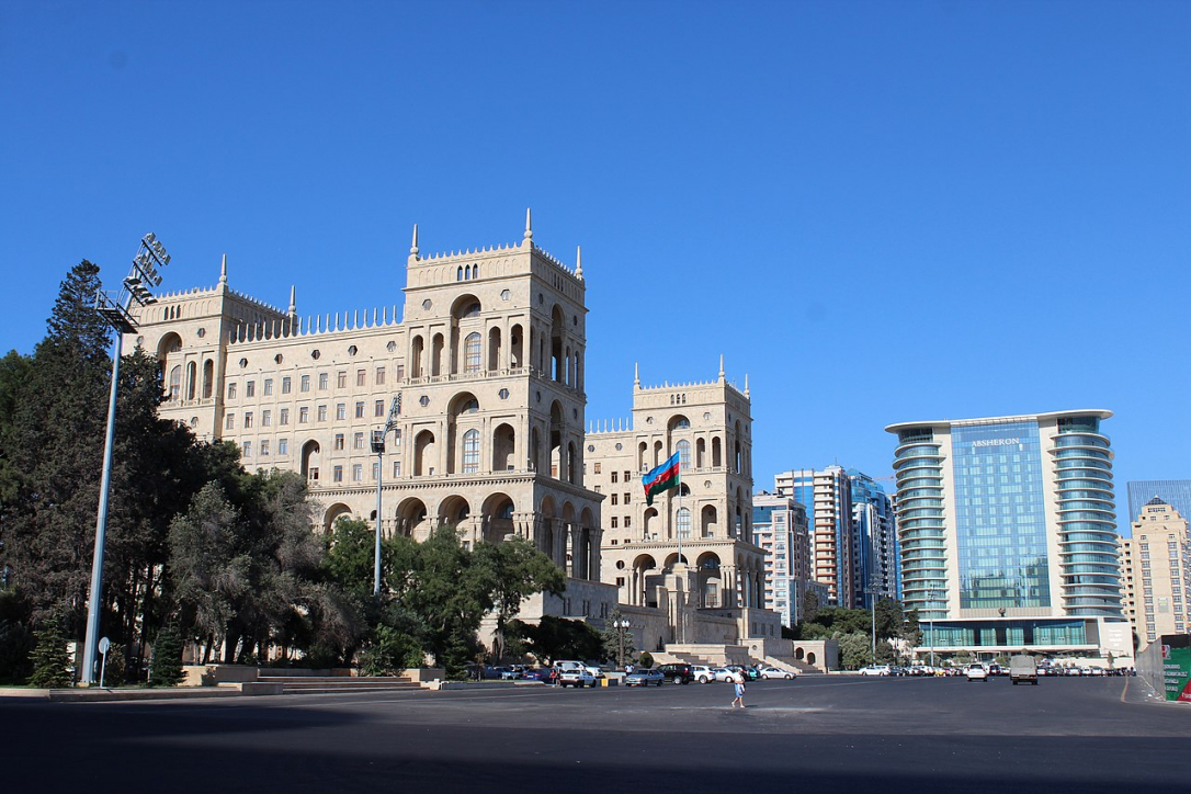 Сегодня ночью ограничат движение перед площадью Азадлыг