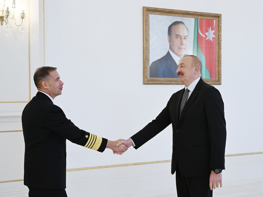 Алиев принял командующего Центральным командованием ВС США