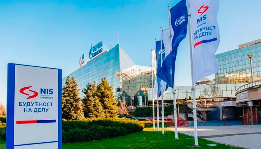 Вучич хочет спасти сербскую нефтяную компанию, выкупив долю России