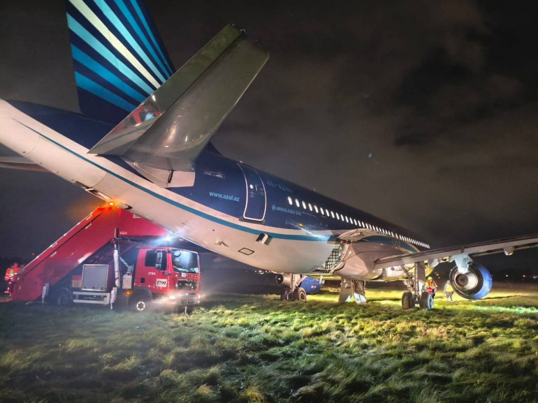 Пассажиры борта AZAL прилетели в Баку после аварийной посадки в Санкт-Петербурге