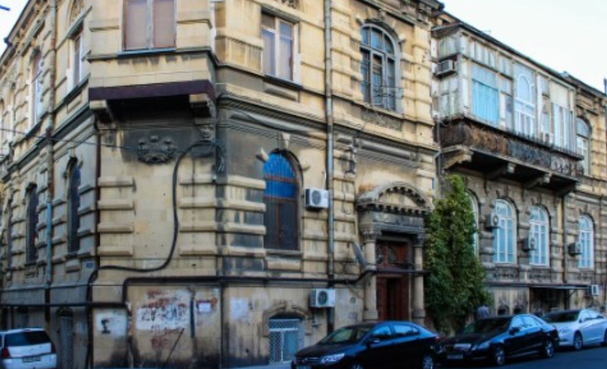Историческое здание в центре Баку не будут сносить 1 Историческое здание в центре Баку не будут сносить