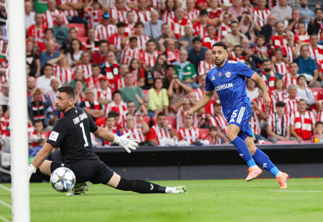 «Карабах» не выстоял против «Атлетика», ведя в счете