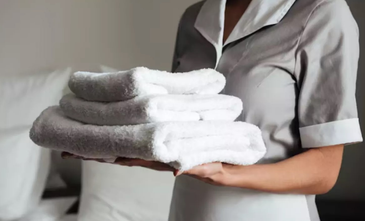 Миллионерша из Индонезии заскучала и решила поработать горничной