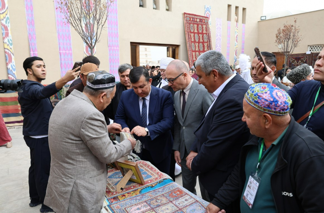 «Блеск ковров» в Хиве: Азербайджан показал богатство национального искусства