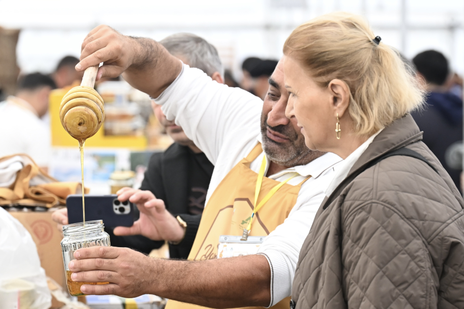 В Баку открылась традиционная ярмарка меда