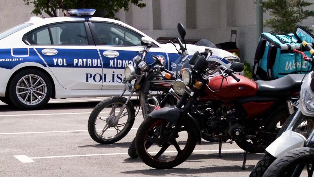 В Азербайджане хотят обязать водителей мопедов получать права