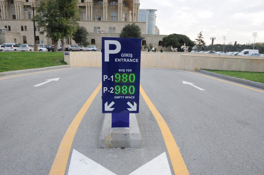 Подземная парковка на площади Азадлыг приостанавливает работу