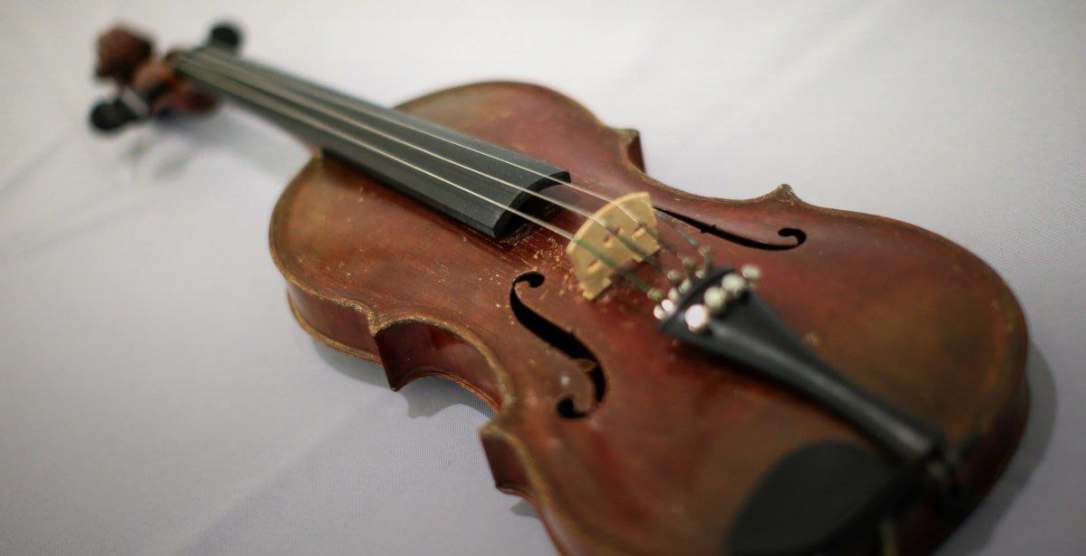 Первую скрипку Эйнштейна продали на аукционе