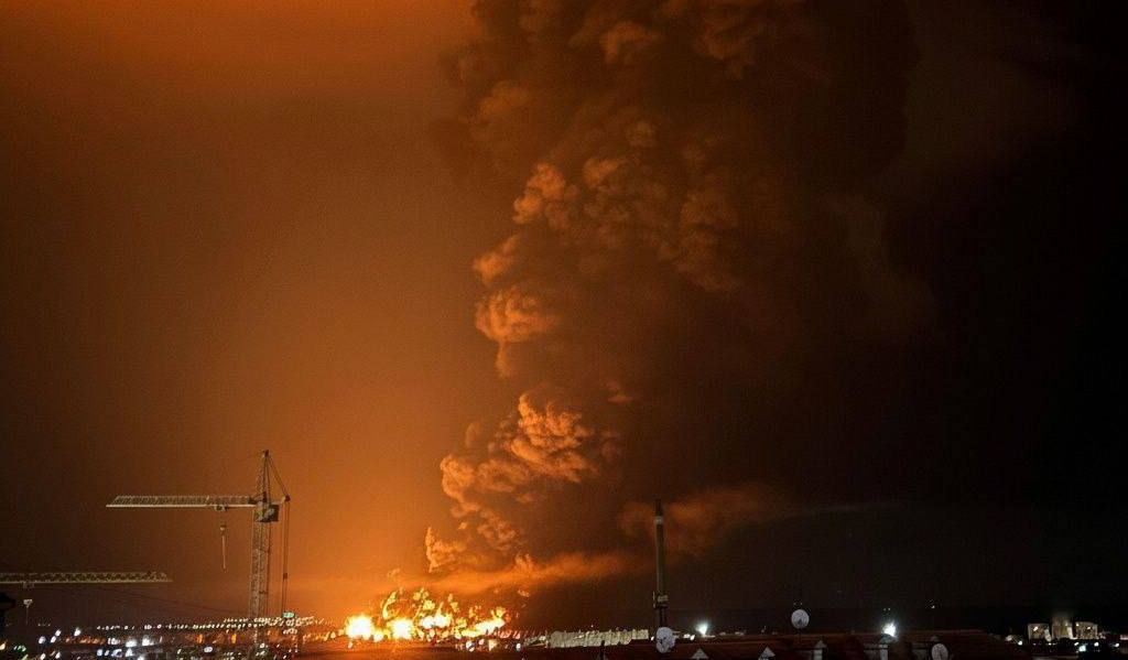 RUSİYANIN KRIMDAKI NEFT BAZASI VURULDU