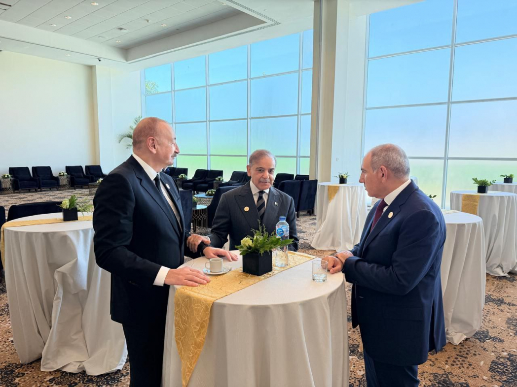 Алиев, Шариф и Пашинян пообщались в Египте