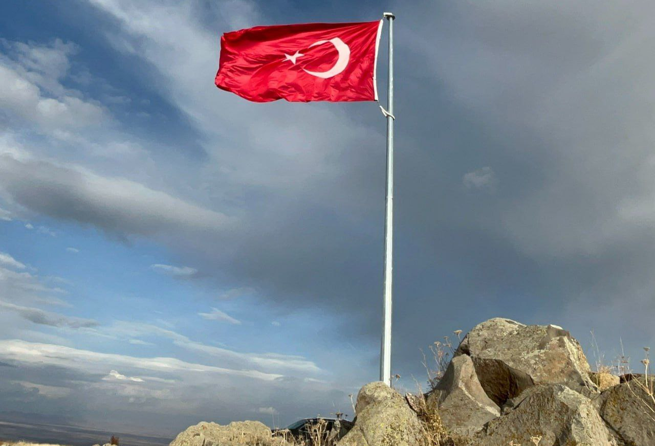 20 лет ожидания позади: турецкий флаг наконец-то поднят у границы с Арменией