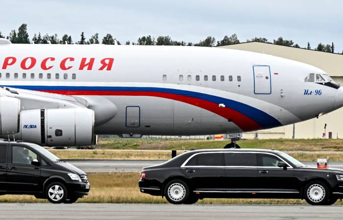 Польша предупредила: самолет Путина может быть принудительно посажен