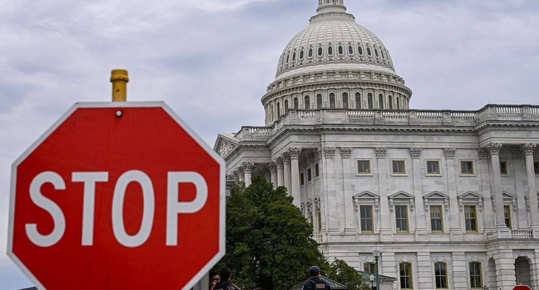 Сенат США в тупике, правительство остаётся без финансирования
