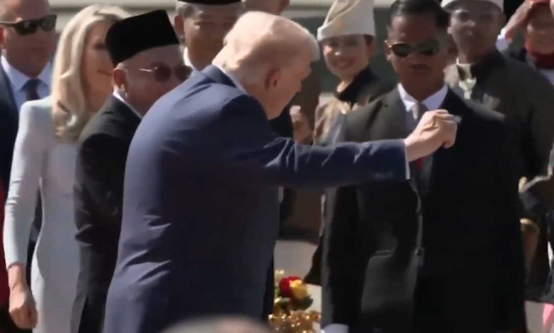 Трамп освоил малайзийский боевой танец