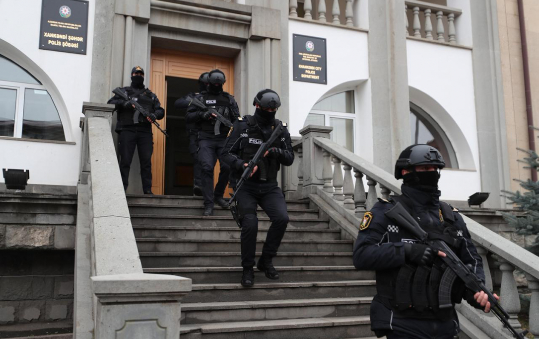 Сотрудники полиции предотвратили попытку незаконного провоза оружия через пост в Ханкенди