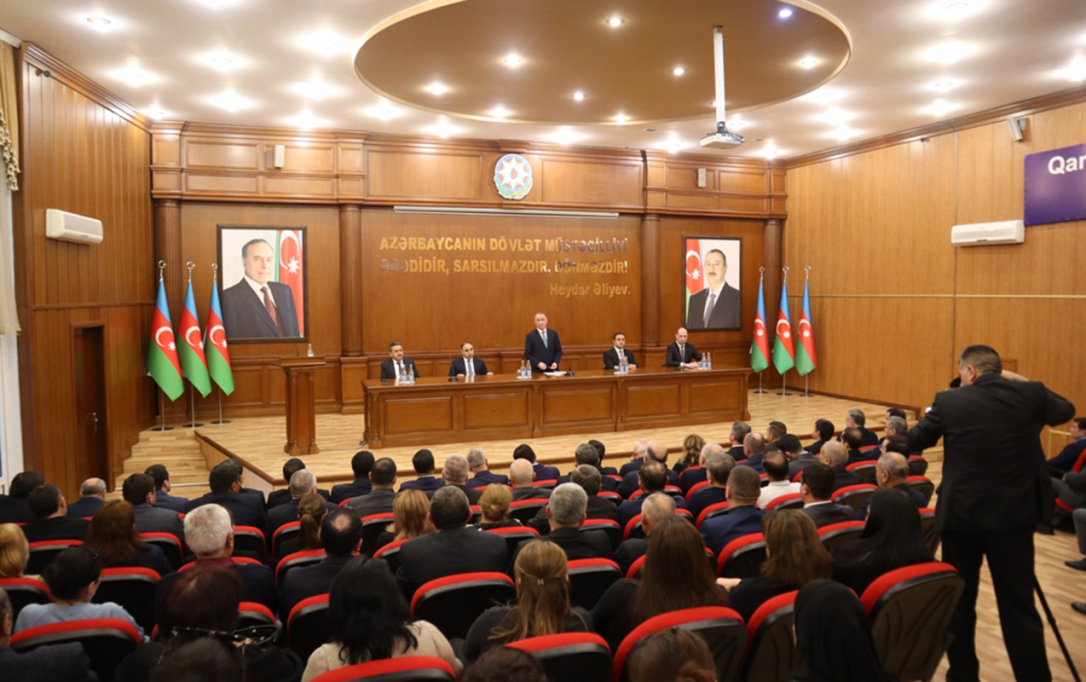 ИВ города Баку поручила районным ИВ запастись солью и лопатами